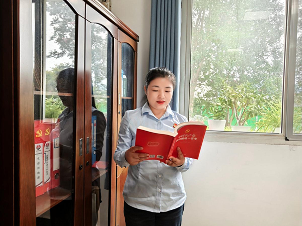 181752842024809060.jpg 華中公司優(yōu)秀黨務(wù)工作者:黃熠.jpg